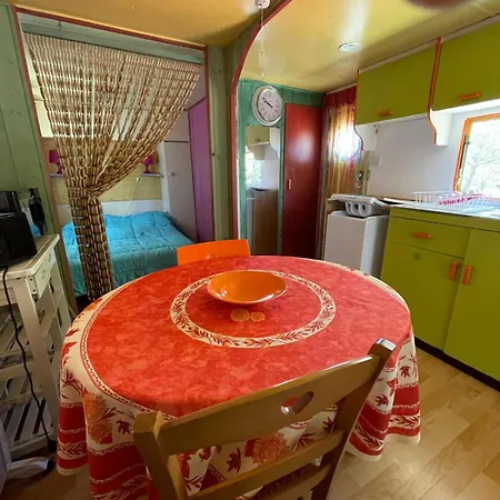 Camping Roulotte Pleine Nature *