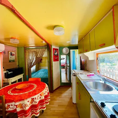 Camping Roulotte Pleine Nature *